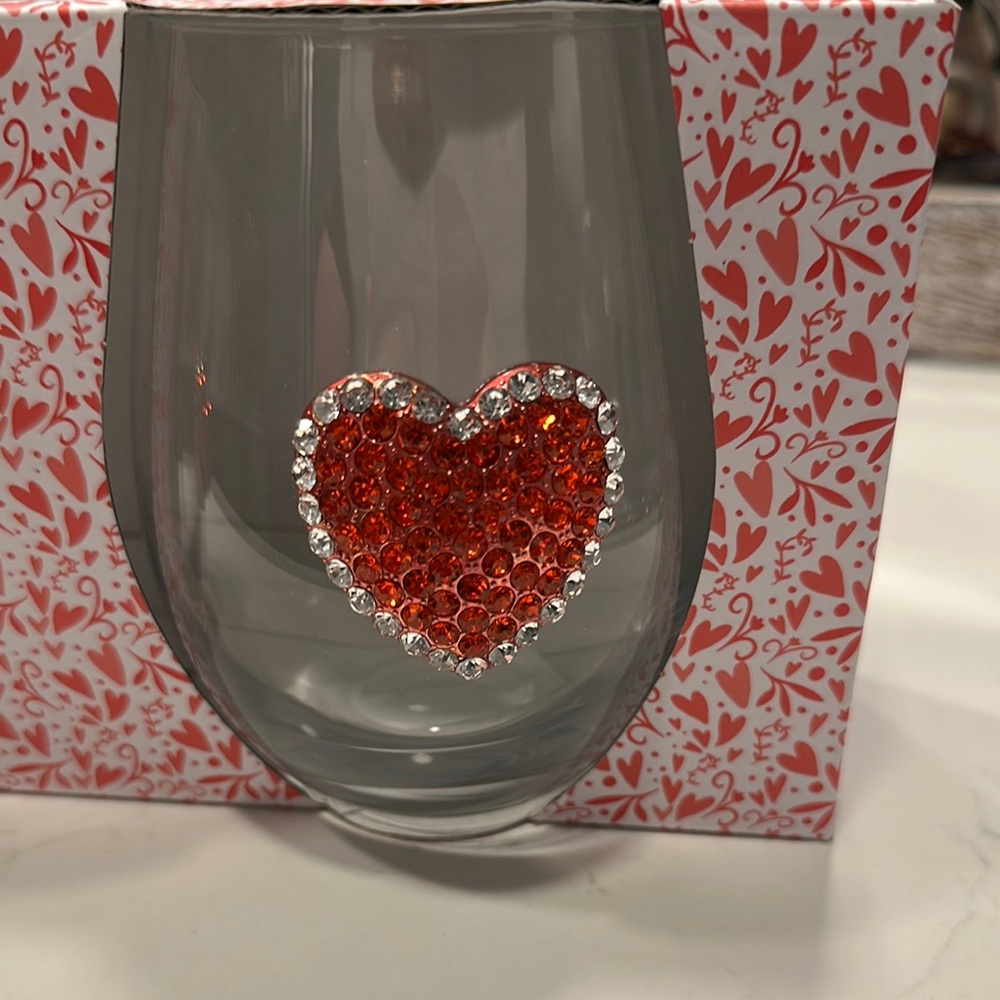 New in Box set of 2 crystal Heart-Embellished Wine Glasses